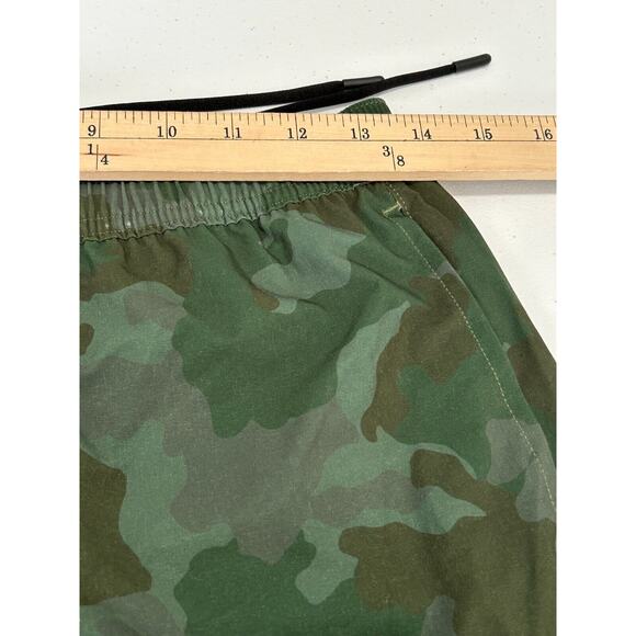 Chubbies 5.5 Inch Athletic Shorts Men Small Green Camo Print Lined NWOT - Picture 4 of 6